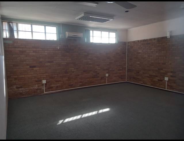 348M² BUILDING TO LET IN APEX